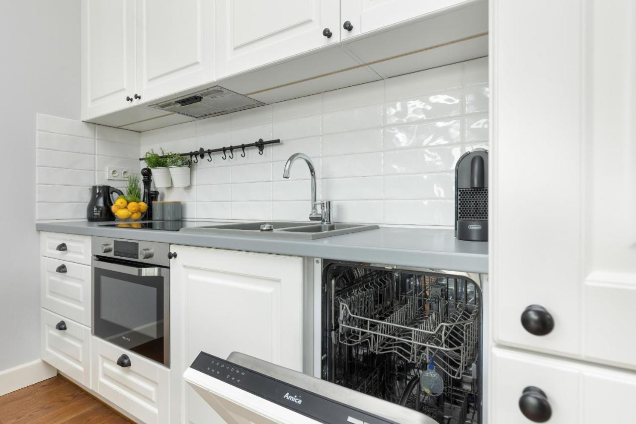 Cozy Apartment Gieysztora Wilanow By Noclegi Renters Varşovia Exterior foto