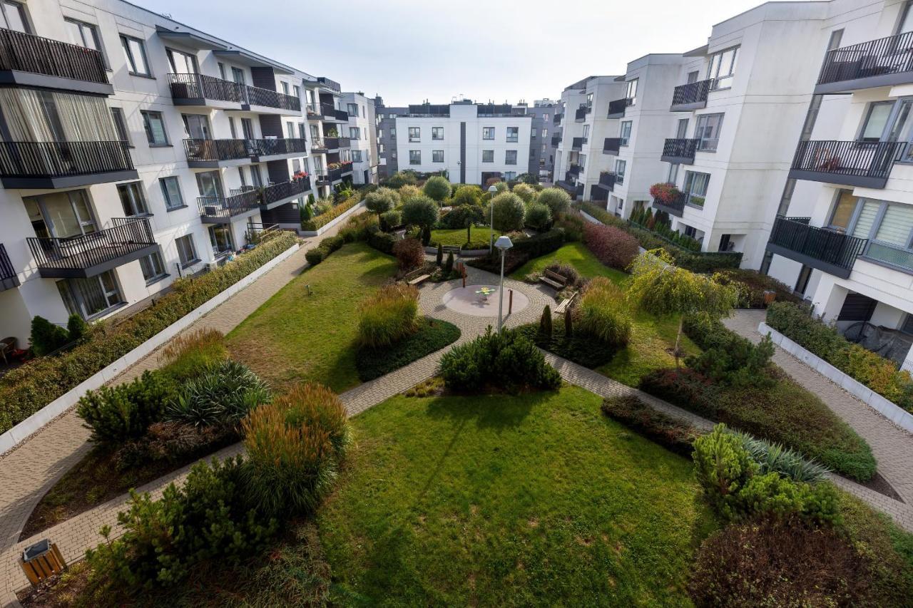 Cozy Apartment Gieysztora Wilanow By Noclegi Renters Varşovia Exterior foto