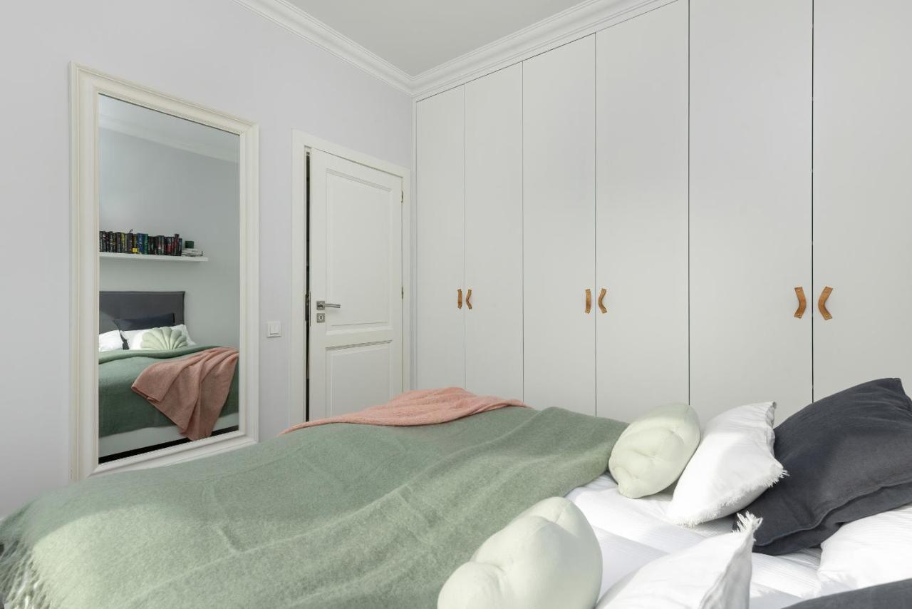 Cozy Apartment Gieysztora Wilanow By Noclegi Renters Varşovia Exterior foto