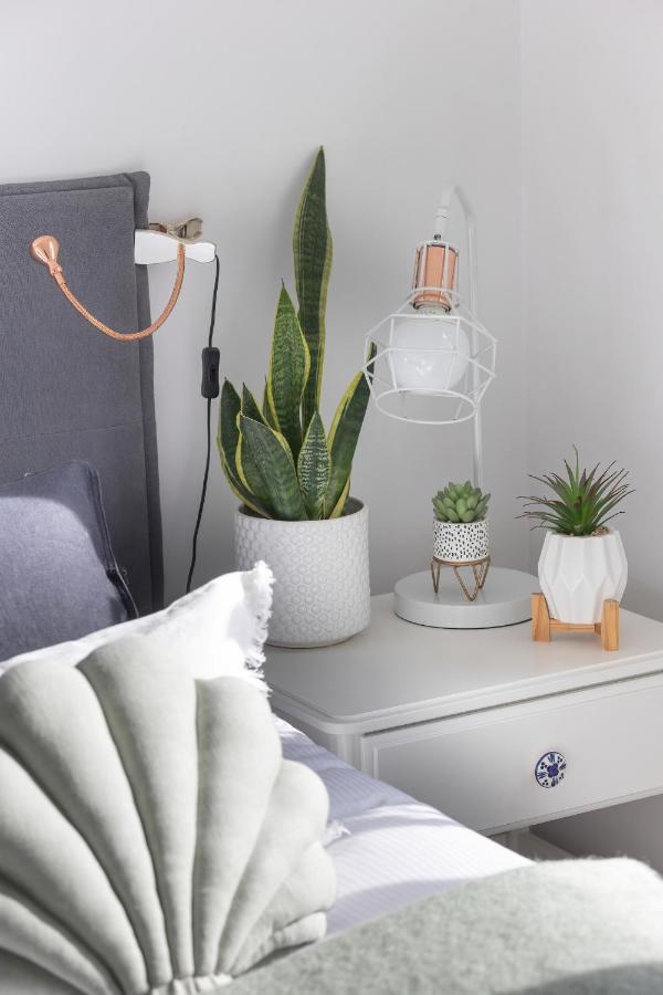 Cozy Apartment Gieysztora Wilanow By Noclegi Renters Varşovia Exterior foto