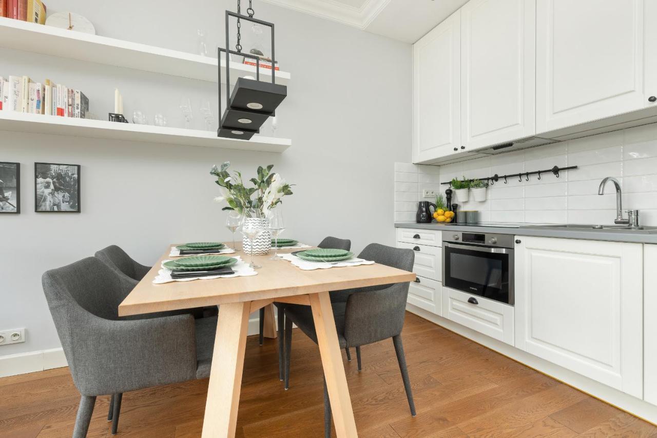 Cozy Apartment Gieysztora Wilanow By Noclegi Renters Varşovia Exterior foto